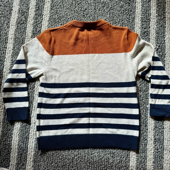 H & M Boys Sweater - Picture 2 of 3
